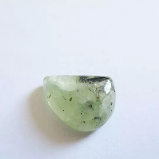 Préhnite cabochon pierre fine 21x15x8mm gemme multicolore reiki chakra plexus