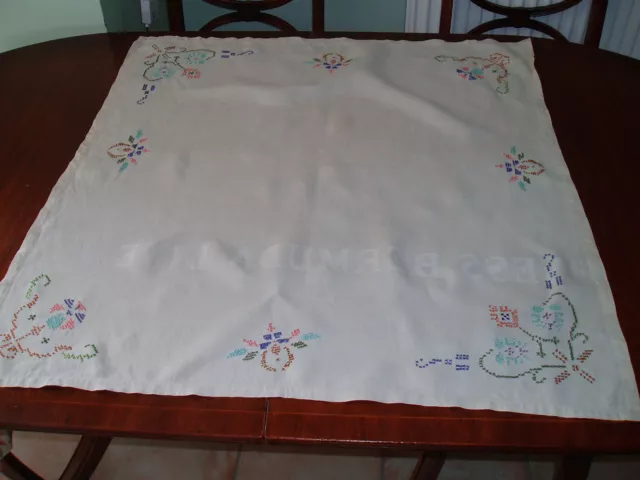 VINTAGE LINEN HAND EMBROIDERED TABLE CLOTH 33" x 32"