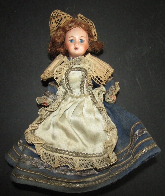 Poupées anciennes en porcelaine