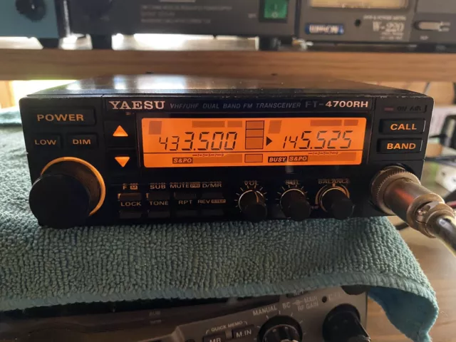 Yaesu FT 4700 RH  -  VH F / UHF Dual Band Mobile Transceiver