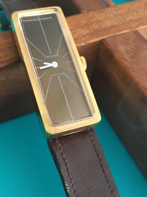 Montre Tissot Femme Courtoise – Quartz Plaqué Or, Bracelet Méca, Occasion