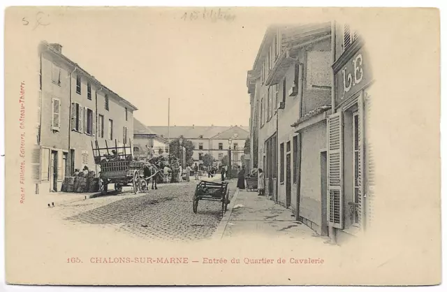 CPA " CHALONS SUR MARNE - Entrée du Quartier de Cavalerie