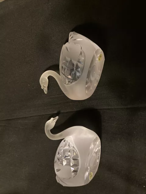 Wilton Enterprise Pair of 3 Inches High Frosted Crystal Look Swans Cake Decors