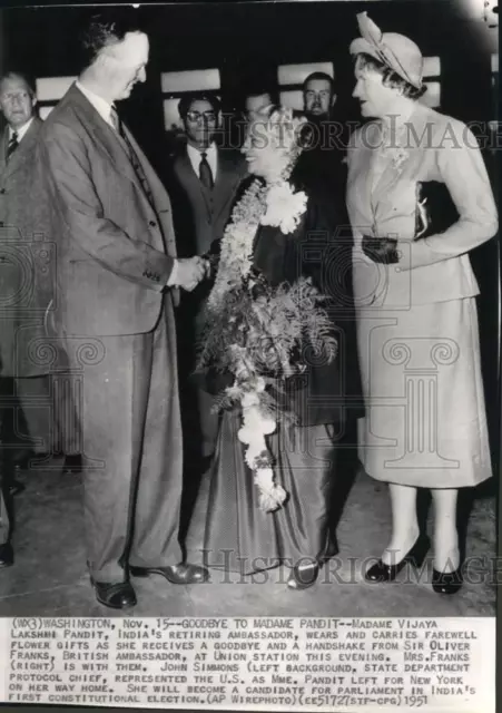 1951 Press Photo India's ambassador Vijaya Lakshmi Pandit at Union Station in DC