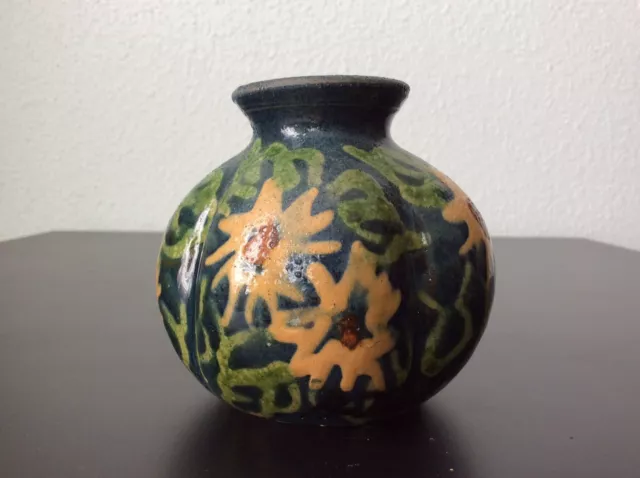 Petit vase polylobé en terre cuite vernissée de Savoie signé A.Talliac F. Hertz