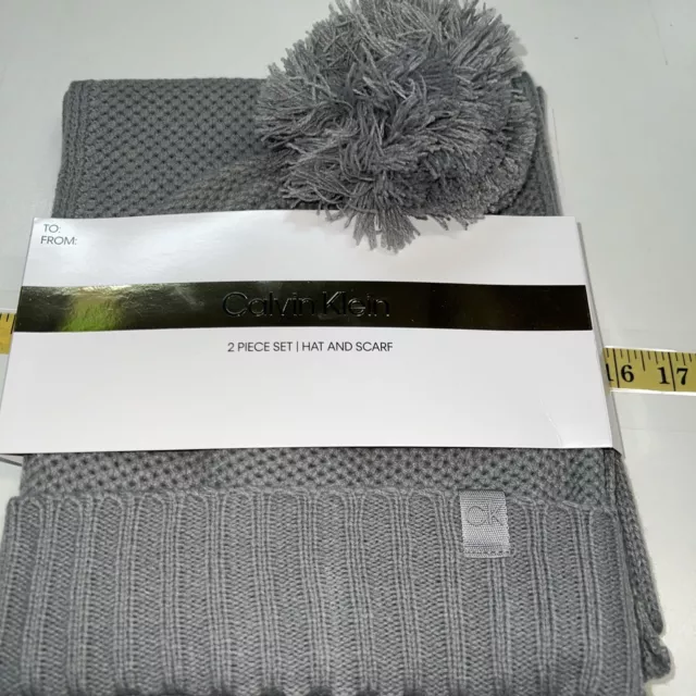 NWT Womens One Size Calvin Klein Two-Piece Colorblocked Fuzzy Scarf & Hat  Set