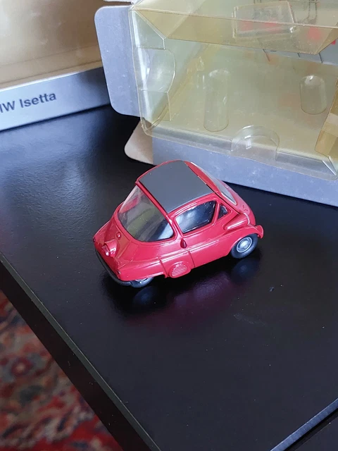 BMW 850i Coupé Rouge Revell 1/18 – Miniature Collection – Occasion Sans Boîte