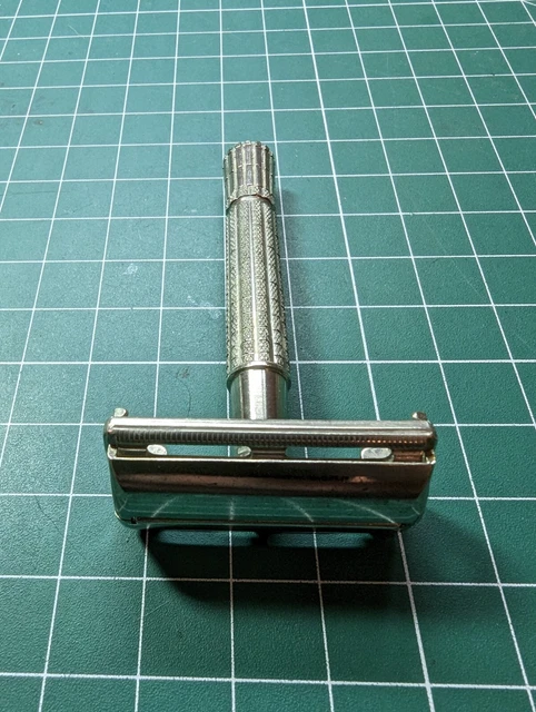 Vintage  Gillette Flare Tip Super Speed DE Safety Razor E1 date code beautiful