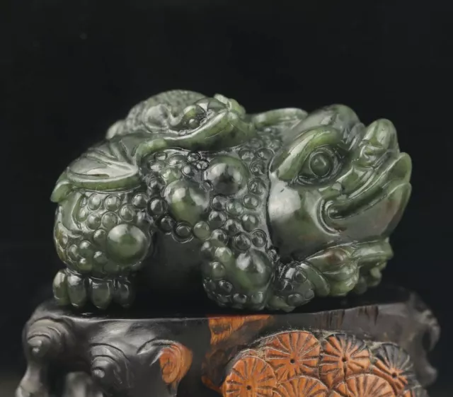 Old China natural hetian green jade hand-carved statue of dragon jin chan