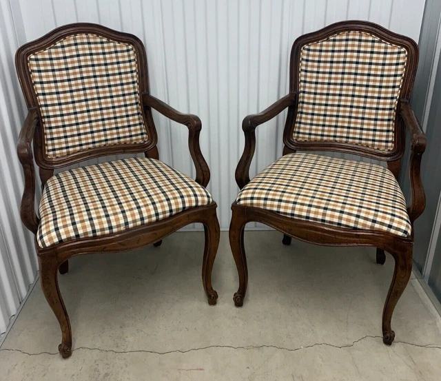 Henredon French Provincial Louis XV Carved Oak Dining Arm Chairs- Ca 1980s Henredon French Provincial Louis XV Carved Oak Dining Arm Chairs- Ca 1980s
