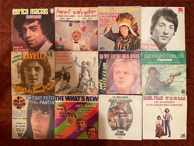 Lot de 24 disques vynils, 45 tours, artistes divers, occasion, en l'état.