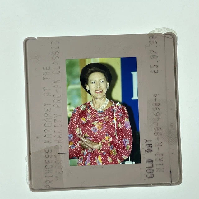 Vintage 35mm Slide S6915 Princess Margaret Portrait In A Nice Dress