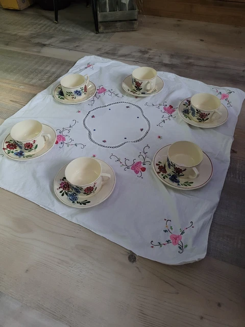 6 tasses à café avec soucoupes. En bon état. (D'occasion) à Nyon pour