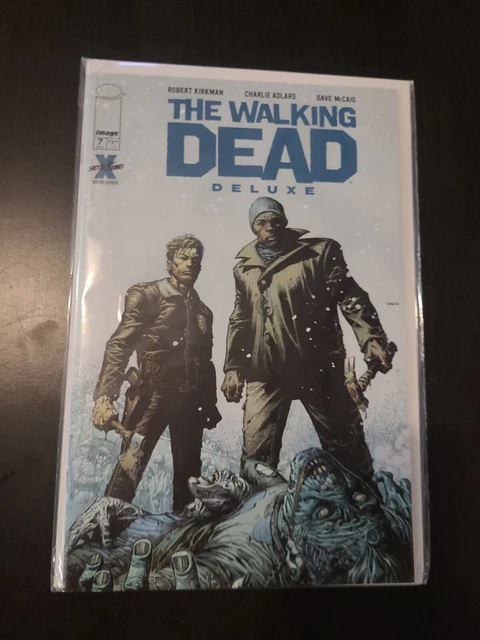 Comic - The Walking Dead Deluxe #7 Cvra Bagged + Boarded