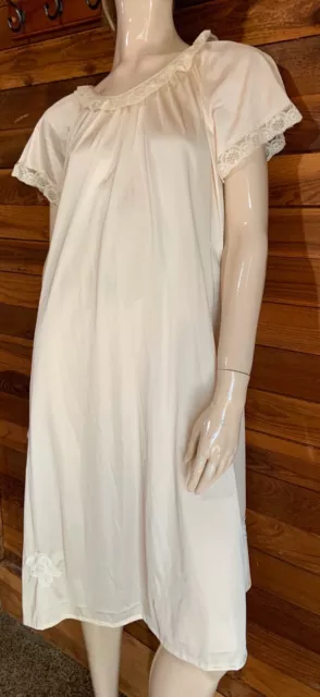 VINTAGE IVORY SIZE MEDIUM NIGHTGOWN with LACE TRIM #11013 $12.95 - PicClick