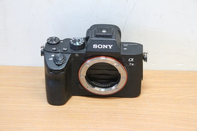 HS en panne, cassé, incomplet : Boitier appareil photo SONY A7 III / Alpha 7 iii
