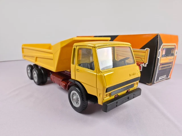LBS Maquettes, camion bâché BERLIET GR 190 Transports LAPERRIERE Frères LBS Maquettes, camion bâché BERLIET GR 190 Transports LAPERRIERE Frères