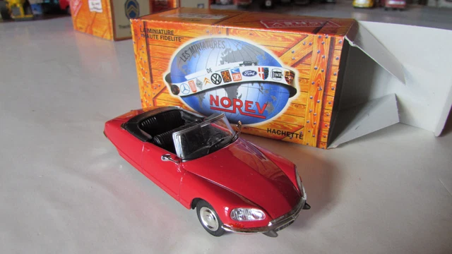 Citroën DS 23 break bleu métallisé (Norev) 1/43e