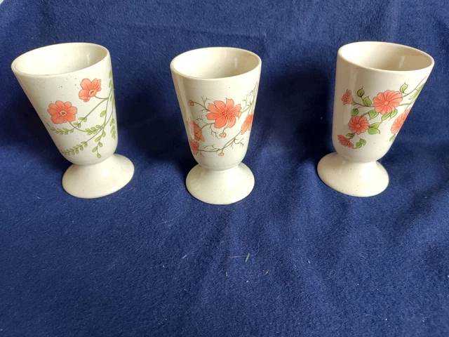 Lot de 4 Mazagrans en Porcelaine de Limoges, Motifs de Roses et Liserés Dorés - Vendu