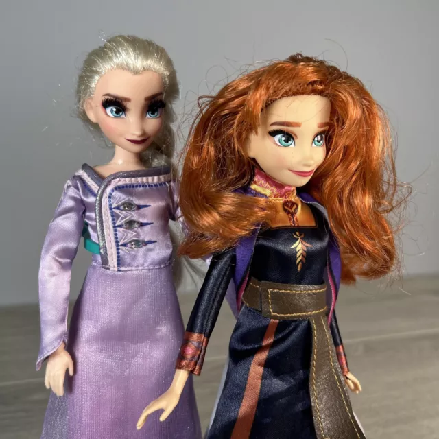 Disney Frozen Poupées « Singing Sisters » Les soeurs chantantes Anna et Elsa,  ens. de 2 