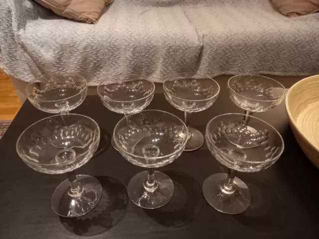 Série de 7 coupes à champagne cristal anciennes
