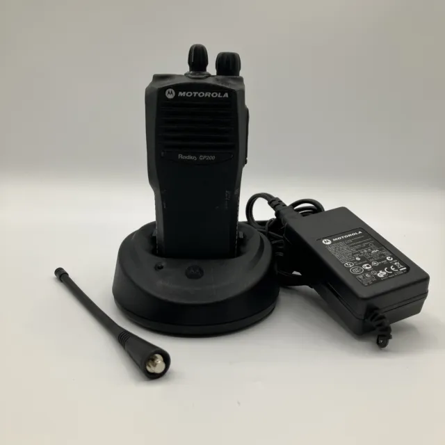 Motorola Radius CP200 Radio UHF 4-Channel AAH50RDC9AA1AN Battery/ Antenna