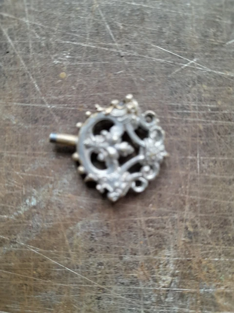 Ancienne Petite Clé Pour Montre à Gousset - En Métal Rose Argenté - Parfait Pour Restauration Ou Pendentif Vintage