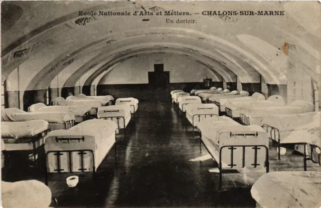 CPA École Nationale d'Atrs et Metiers - CHALONS-sur-MARNE - Un Dortoir (743058)