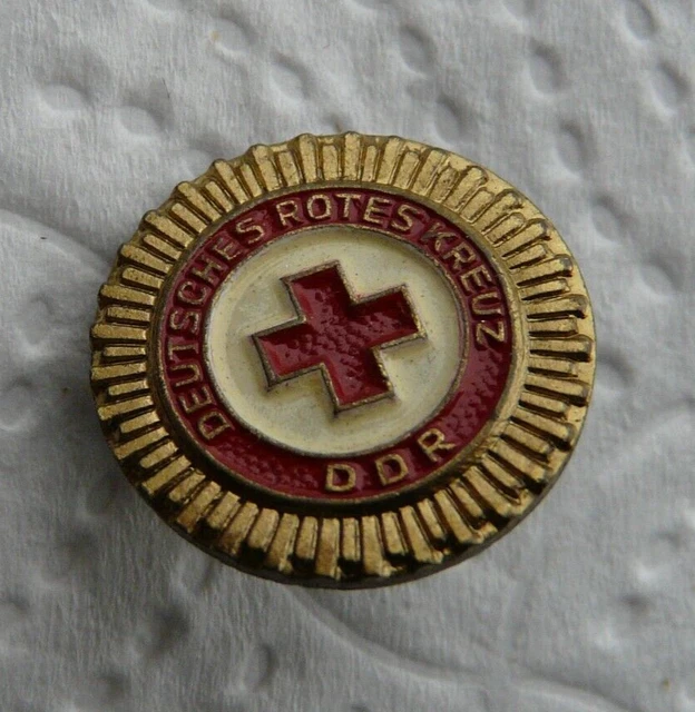 VINTAGE EAST GERMAN DDR, DDR Red Cross, Rotes Kreuz Badge. DDR459 £4.99 ...