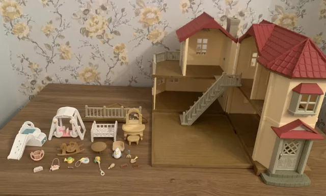 Sylvanian Families Beechwood Hall Large Family House. Furniture & Accessories VG