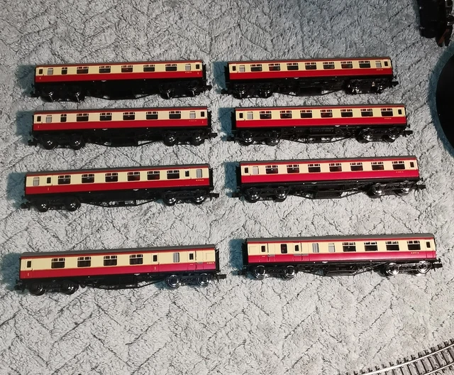 GRAHAM FARISH N Gauge BR Maroon/Cream Mk1 passenger Coaches x8 £42.30 ...