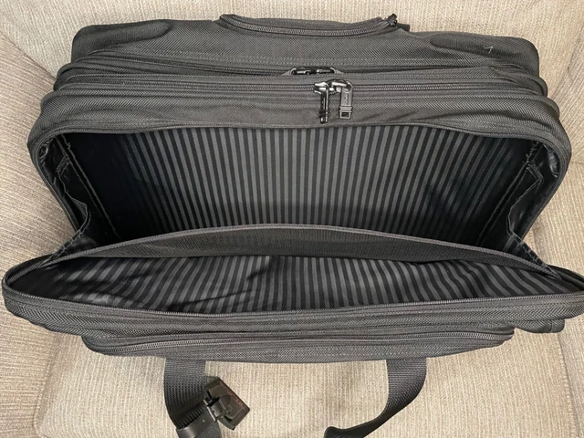 Tumi Classic Black 2 Wheel Ballistic Nylon Garment Carry On Bag 21" 2277D3 5