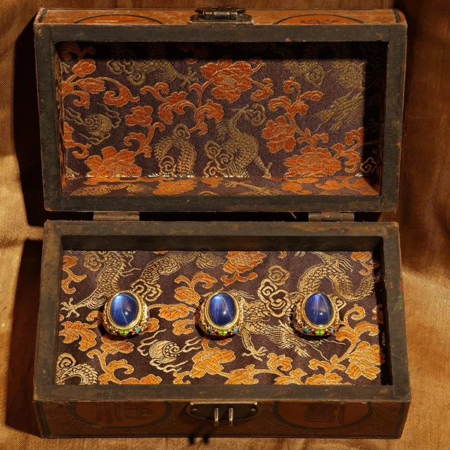 A box of precious handmade top-quality cloisonne gilded gemstone rings
