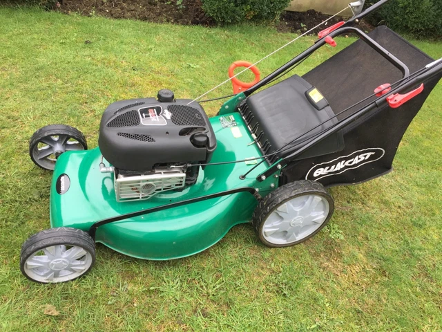 QUALCAST LAWN 56cm Petrol, self propeling with pull cord