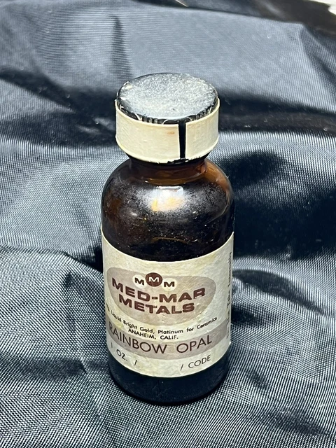 Botella parcial rara de ópalo arco iris de metales Med-Mar para cerámica