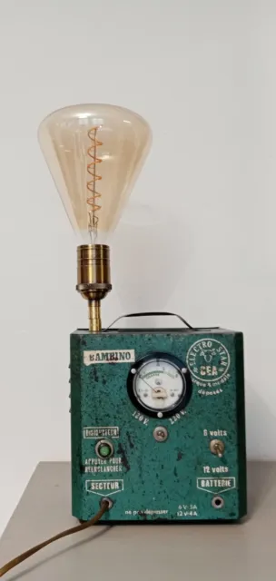 Lampe vintage, style industrie,l objet détourné, ancien chargeur de batterie