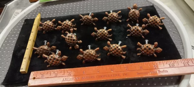 Lote de 14 piezas de pomo de extracción de gabinete de tortuga de Siro Designs en latón antiguo