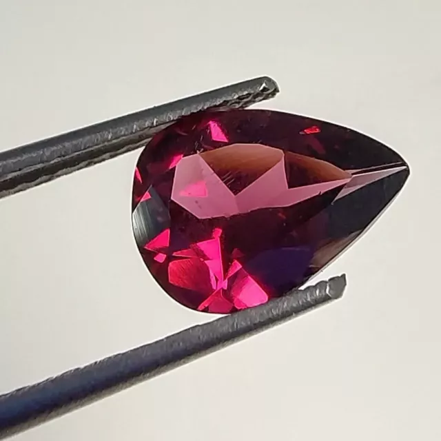 Magnifique Grenat Rhodolite naturel de  1.18 Carats