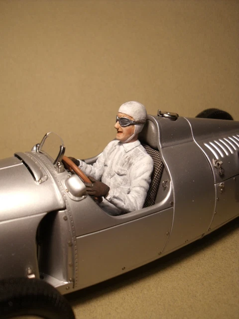 FIGURINE 1/18 Fangio Driving Maserati 250 F Vroom For Cmr Exoto