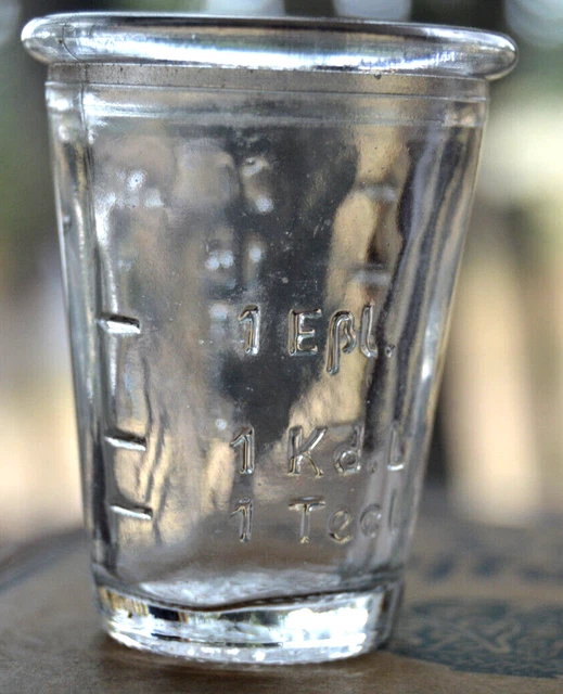 Messglas 20 ml  aus Feldlazarett 40erJahre  Wehrmacht  ? 3
