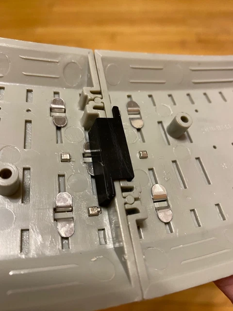 Lionel O gauge FasTrack 50 clips