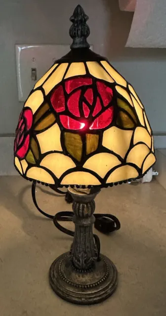 Stained Glass Tiffany Style Table Lamp Roses Beautiful Condition Heavy ❤️