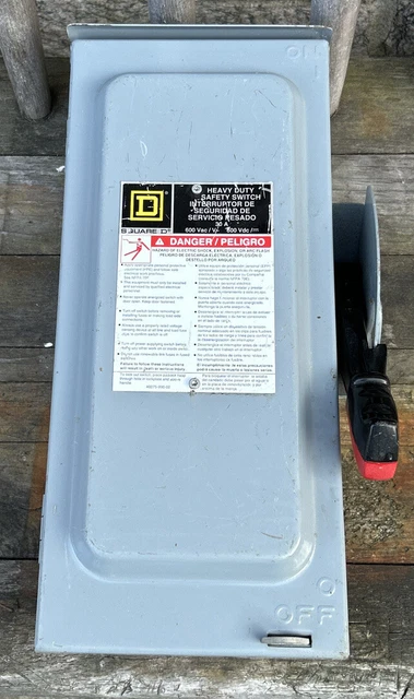 Square D H361NRB 600 VOLT 3-POLE 30-AMP FUSED RAINTIGHT DISCONNECT, HUB.
