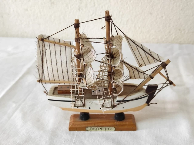 Gmuret Kit Maquette Voilier En Bois – Bricolage Bateau Avec Phare – Modèle 1/100 – DIY Décoration – Dès 7 Ans
