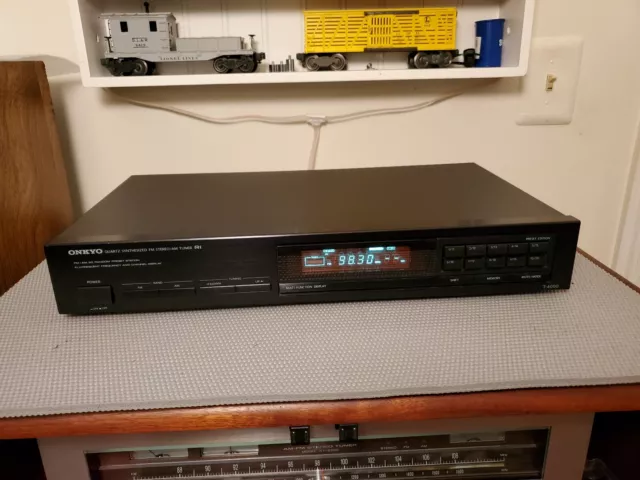 Onkyo Quartz synthesized FM Stereo / AM Tuner RI T-4000