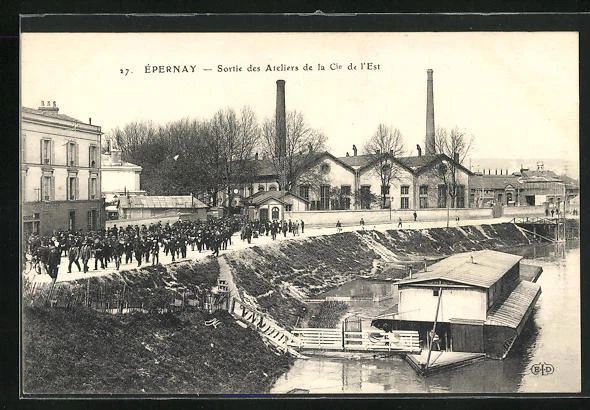 CPA Epernay, exit from the workshops of the Cie de l'Est