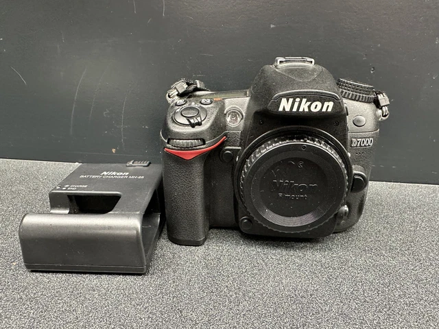 Nikon D7000 16.2 MP DSLR, Body Only W/ 1 BATTERY & CHARGER