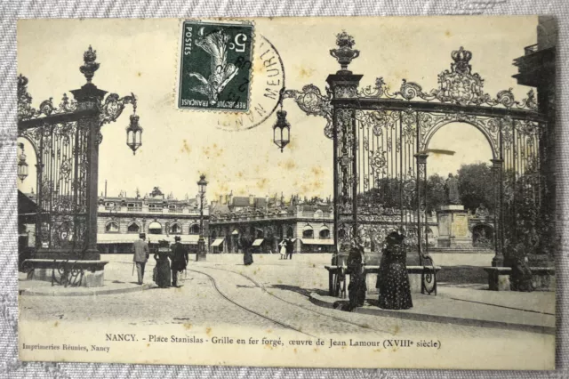 CPA " NANCY - Place Stanislas - Grille en fer forgé oeuvre de Jean Lamour