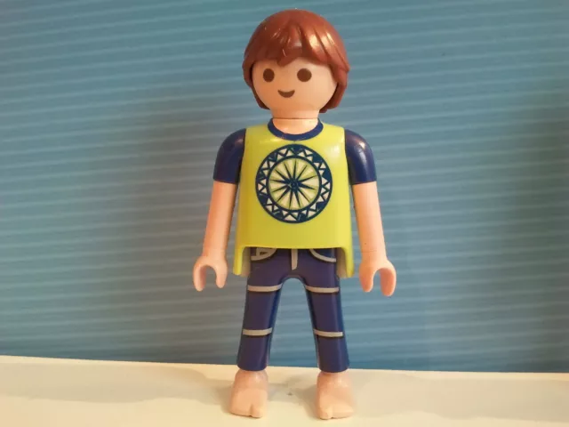 sympa personnage moderne  Playmobil ( ville , maison , famille) 0657