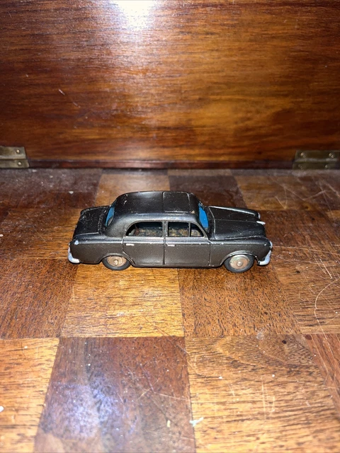 Dinky Toys Peugeot 403 24B, Sortie De Grenier Sans Boite